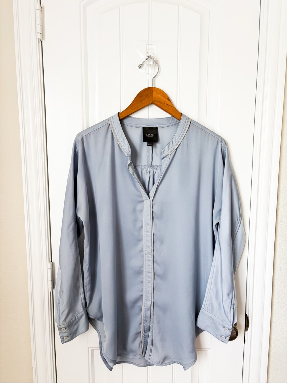 Lysse Light Blue V-Neck Tunic Long Sleeve Size Medium
